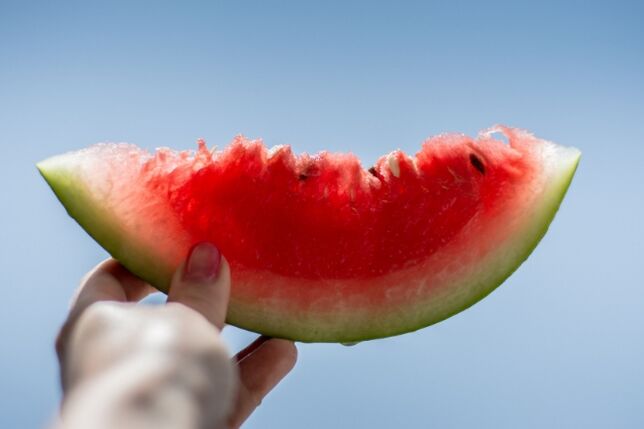 una rodaja de sandía